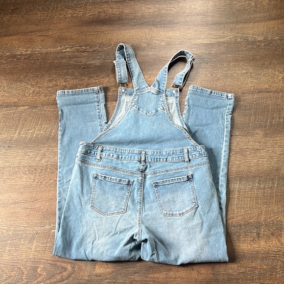 Distressed overalls - Picture 4 of 5